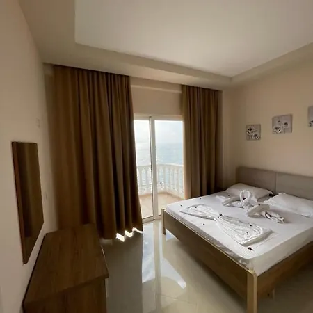 Seaside Apartmens * Sarandë