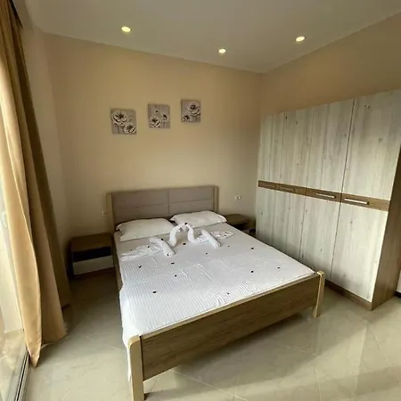 Seaside Apartmens * Sarandë